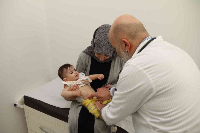 10 Aylık Beren Nisa Bebek Laparoskopiyle Sağlığına Kavuştu