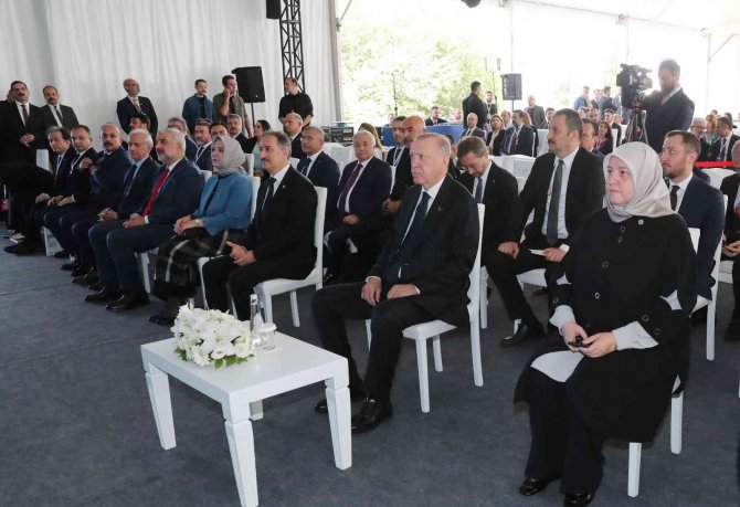 Cumhurbaşkanı Erdoğan: “Önümüzdeki Yıl 1.5 Milyon Yabancı Hastaya Hizmet Vererek Küresel Sağlık Pazarından 10 Milyar Dolarlık Pay Almayı Hedefliyoruz”