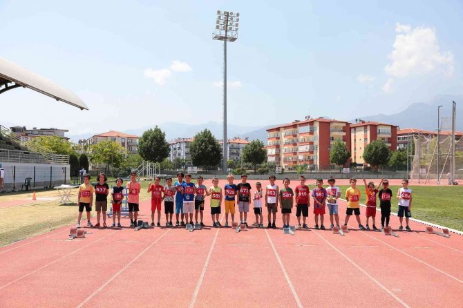 Büyükşehirden Minikler Atletizm Şenliği