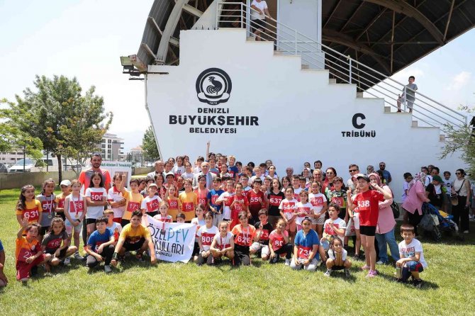 Büyükşehirden Minikler Atletizm Şenliği