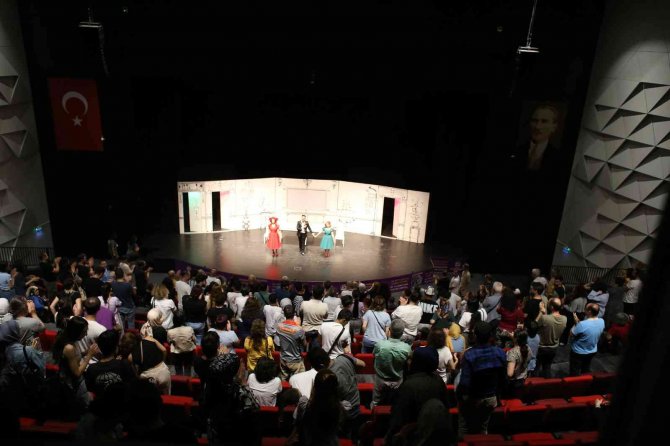 Kocaeli Büyükşehir Tiyatrosu, Denizlilerle Buluştu