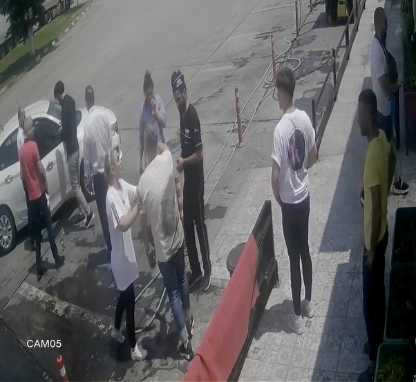 Edirne’de 2 Bulgar İş İnsanını Kaçırma Girişimi Güvenlik Kamerasında: Polis Olarak Tanıtıp Kelepçelemeye Çalıştılar