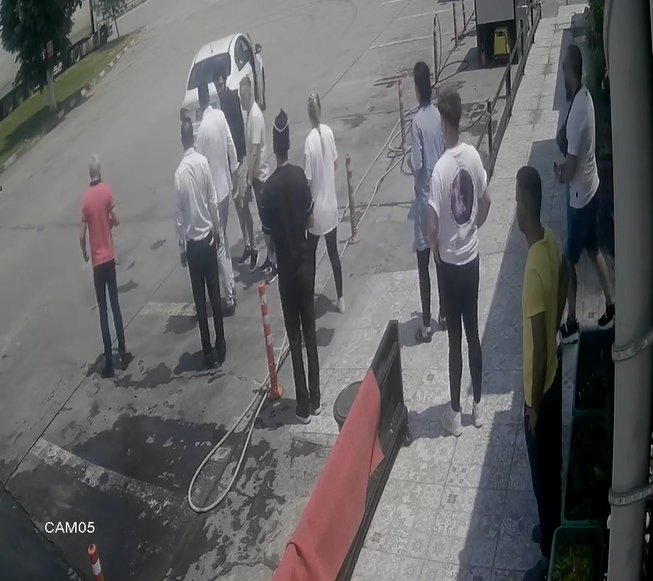 Edirne’de 2 Bulgar İş İnsanını Kaçırma Girişimi Güvenlik Kamerasında: Polis Olarak Tanıtıp Kelepçelemeye Çalıştılar