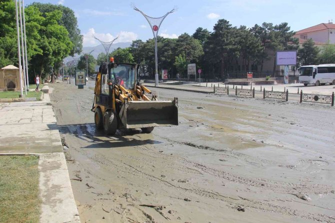 Erzincan’da Sel Felaketinin Yaraları Sarılıyor
