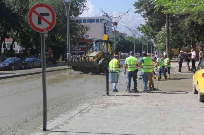 Erzincan’da Sel Felaketinin Yaraları Sarılıyor