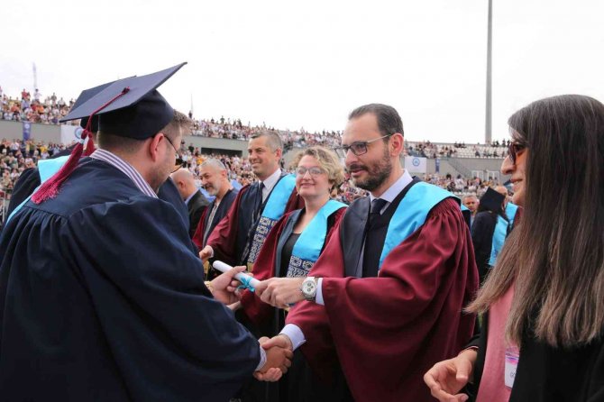Esogü’de Mezuniyet Sevinci Sürüyor