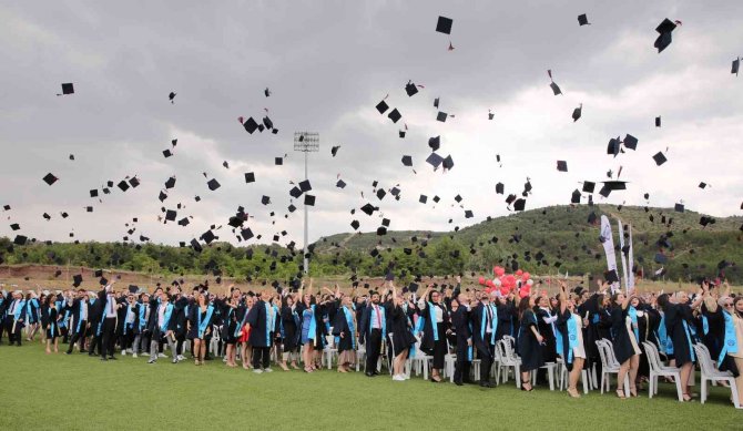 Esogü’de Mezuniyet Sevinci Sürüyor