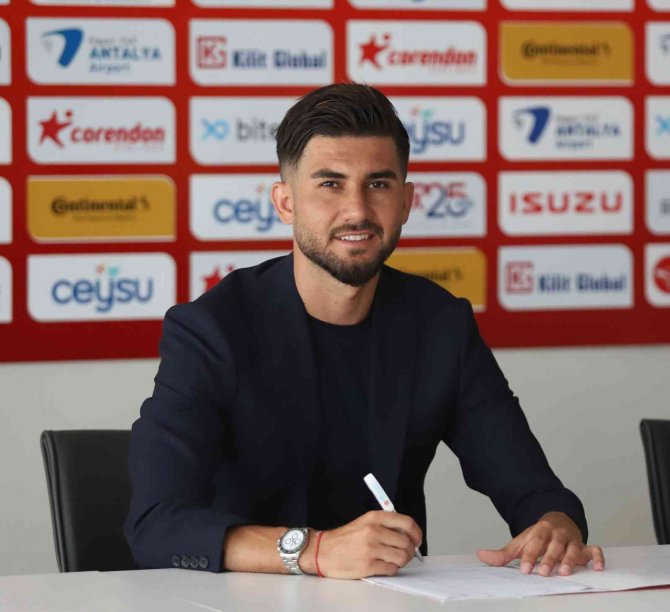 Antalyaspor’un Yeni Transferi Soner Aydoğdu Resmi İmzayı Attı