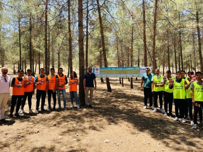 Üniversite Öğrencilerinden ’’Ormanlarımızı Koruyalım’’ Etkinliği