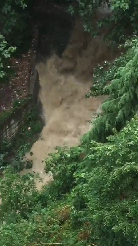 Bursa’da Etkisini Gösteren Sağanak Yağış Hayatı Olumsuz Etkiledi