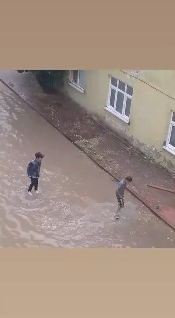 Bursa’da Etkisini Gösteren Sağanak Yağış Hayatı Olumsuz Etkiledi