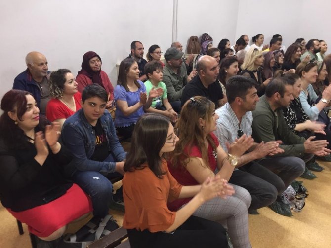 Kars’ta Anaokulu Öğrencilerinden Gösteri