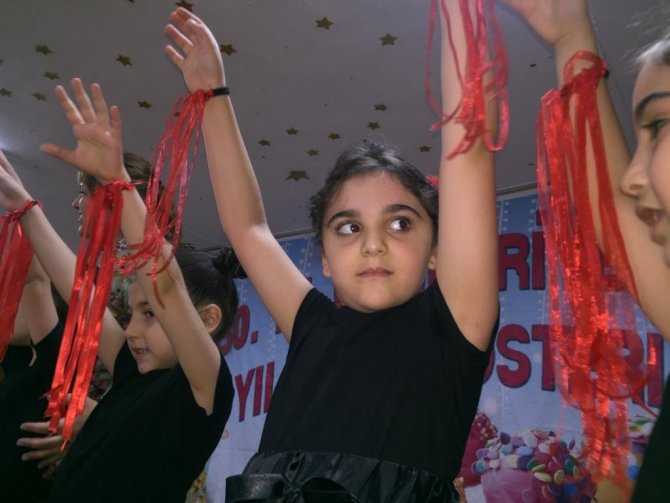 Kars’ta Anaokulu Öğrencilerinden Gösteri