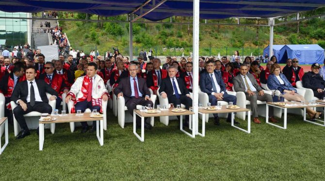 5 Bin 756 Üniversiteli Mezuniyet Sevinci Yaşadı