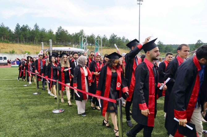 5 Bin 756 Üniversiteli Mezuniyet Sevinci Yaşadı