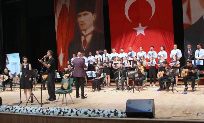 Kilis’te Öğretmenler Korosu Konser Verdi