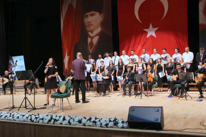 Kilis’te Öğretmenler Korosu Konser Verdi