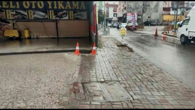 100 Kiloluk Mazgal Kapağını Sırtlayıp Böyle Çaldı