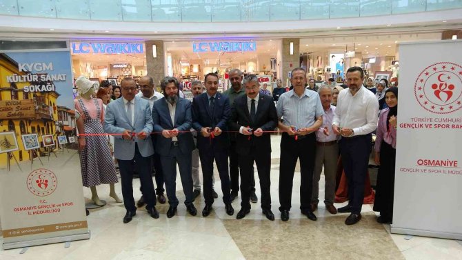 Üniversite Öğrencileri El Emeği Göz Nuru Eserlerini Sergiledi