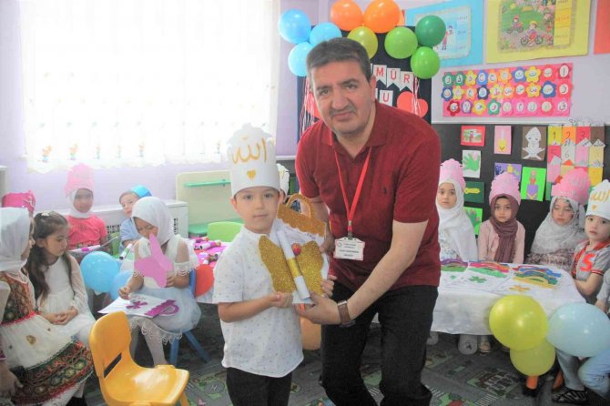 Kur’an Kursu Öğrencilerine Mezuniyet Programı