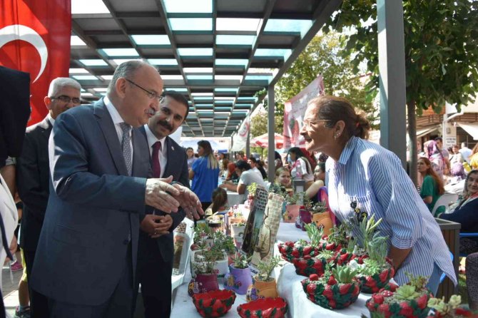 Vali Karadeniz, Köprübaşı Çilek Festivaline Katıldı