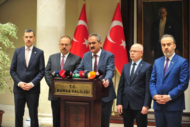 Bursa’da Okulda Dansöz Olayının Ardından Flaş Gelişmeyi Bakan Özer Duyurdu