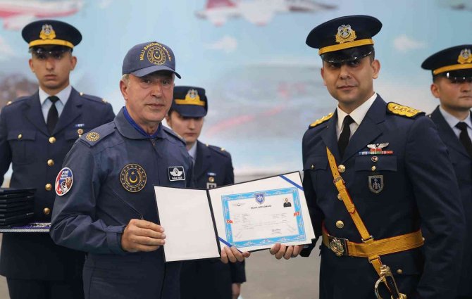 Bakan Akar’dan, Yunanistan’a Sert Mesajlar