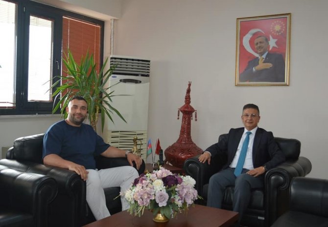 Şampiyon Boksör Demirezen’den Rektör Kuş’a Ziyaret