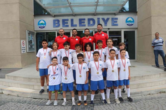 Söke Belediye Başkanı Tuncel’den Minik Futbolculara Milli Maç Jesti