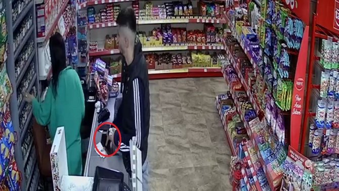 Samsun’da Marketten Telefon Hırsızlığı Kamerada