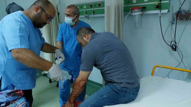 Kendi Köpeklerinin Saldırısına Uğrayan Baba-oğul Yaralandı