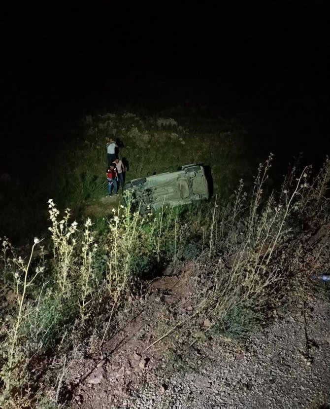Siirt’te Otomobil Şarampole Yuvarlandı: 2’si Çocuk 7 Yaralı