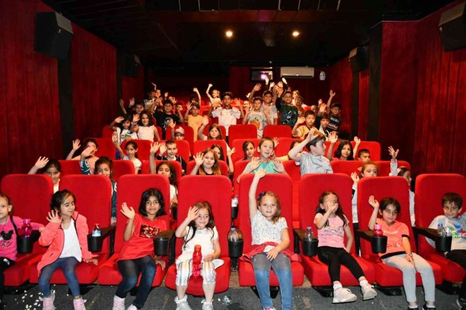 25 Günde 3 Bin Öğrenci Sinema İle Buluştu