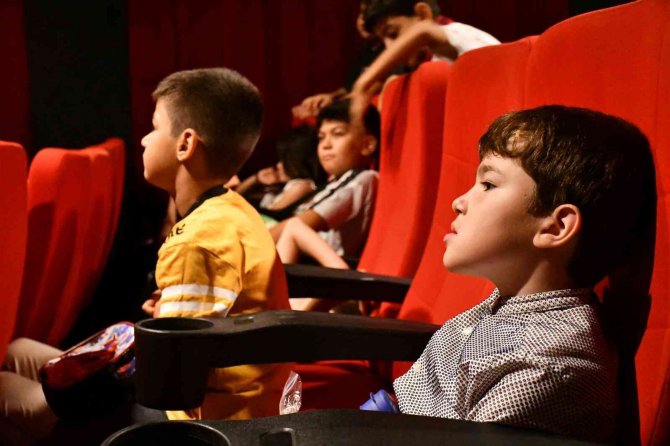 25 Günde 3 Bin Öğrenci Sinema İle Buluştu