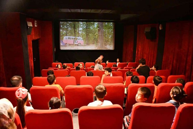 25 Günde 3 Bin Öğrenci Sinema İle Buluştu