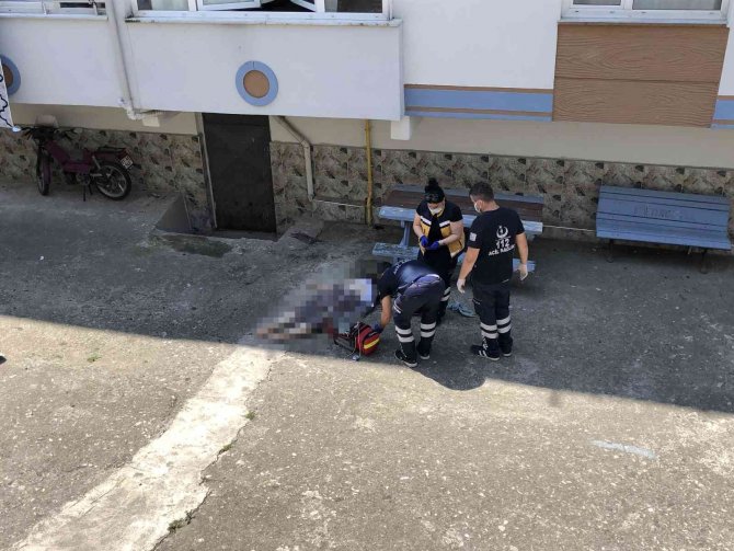 Temizlik Yaparken Camdan Düşen Kadın Hayatını Kaybetti