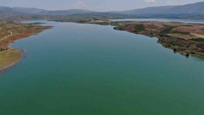 Afrika Çöllerini Aratmıyordu Şimdi Üzerinde Tekneler Tur Atıyor