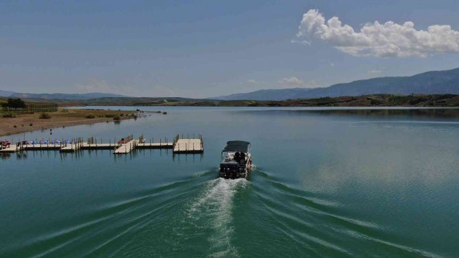 Afrika Çöllerini Aratmıyordu Şimdi Üzerinde Tekneler Tur Atıyor