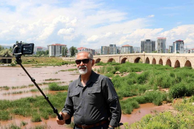 Sağnak Yağışlar Kızılırmağı Kızıla Bürüdü