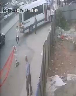 Tuzla’da Tartıştığı Kişiyi Sırtından Bıçaklayıp Kovaladı