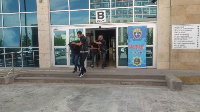 Uşak’ta 200 Bin Liralık Uyuşturucuyla Yakalanan Şüpheli Tutuklandı