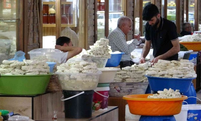 Vatandaşlar Otlu Peynir Alırken Hijyene Dikkat Etmeli
