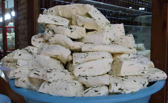 Vatandaşlar Otlu Peynir Alırken Hijyene Dikkat Etmeli