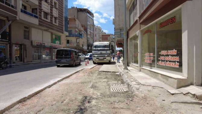 Bozulan Yollar Yenileniyor