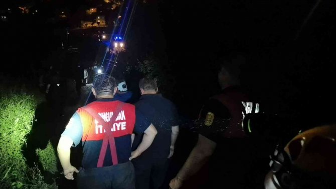 3 Metre Yükseklikten Kayalıklara Düştü: 1 Yaralı