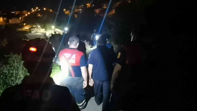 3 Metre Yükseklikten Kayalıklara Düştü: 1 Yaralı