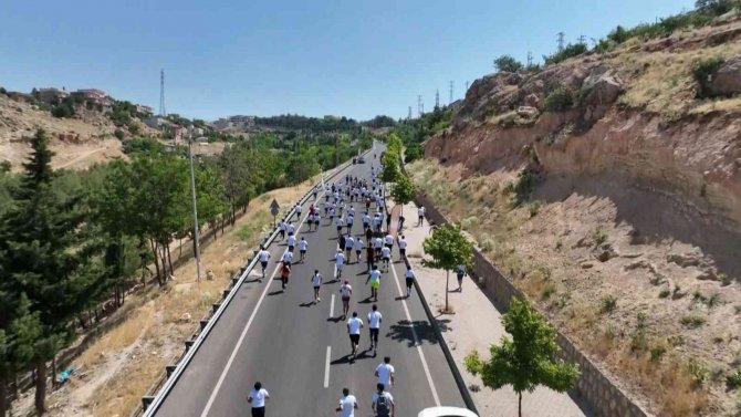 1. Uluslararası Mardin Abbara Koşusu Coşkuyla Gerçekleştirildi