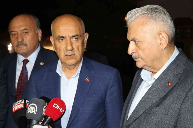 Binali Yıldırım Ve Bakan Kirişci, Erzincan’da Sel Afetinin Yaşandığı Mahallede İncelemelerde Bulundu