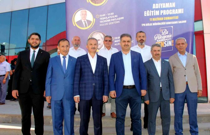 Ak Parti Mahalle Ve Köy Başkanlarını Eğitime Aldı