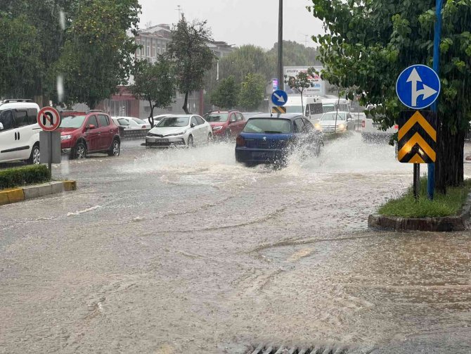 Aydın’da Sağanak Yağış Etkili Oldu